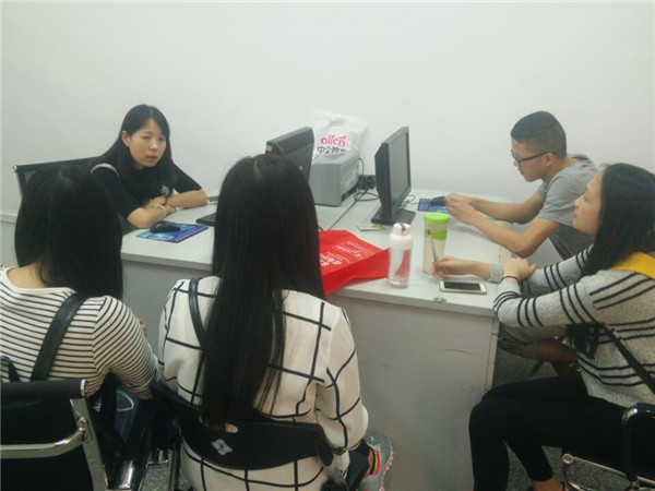 班导师童薇薇l老师约见班级员工.jpg