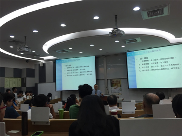 老师授课过程中.jpg